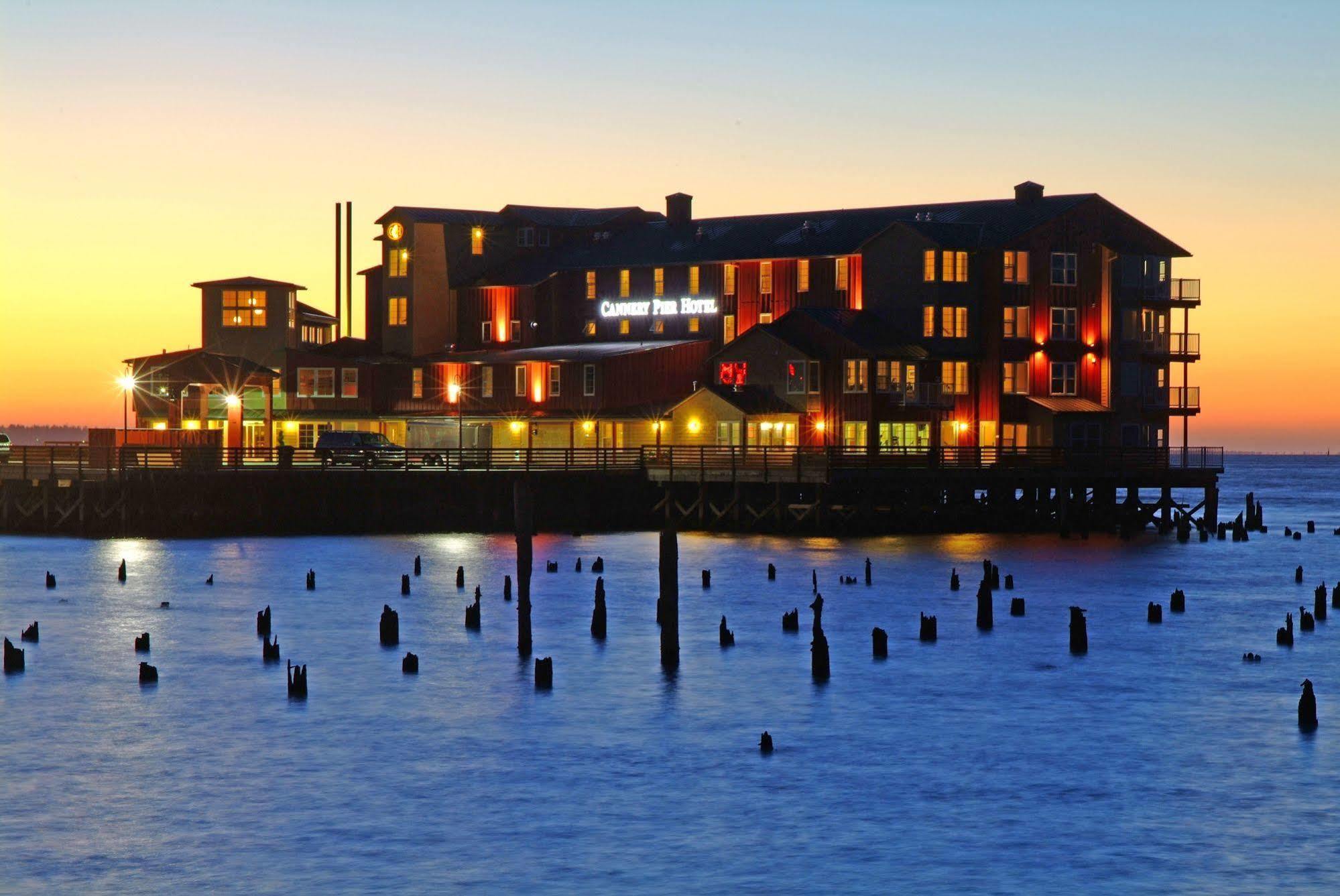 Cannery Pier Hotel & Spa Astoria Exterior photo